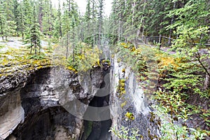 Chockstone in Maligne Canyon