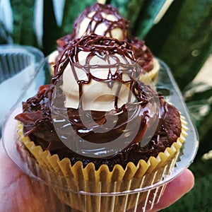Chocolate bombom cupcakes