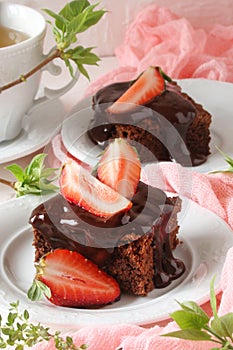 Chocolate brownie cake with fresh strawberries