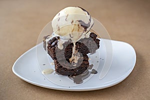 Chocolate brownies with vanilla ice cream