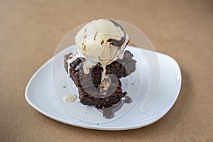 Chocolate brownies with vanilla ice cream