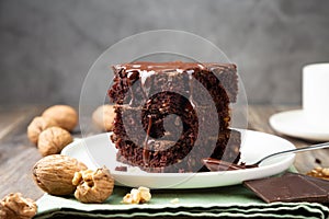 Chocolate brownies with walnuts and melted chocolate