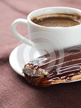 Chocolate cake (eclair)