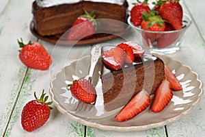 Chocolate cake with strawberries