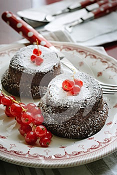 Chocolate cakes with redcurrants