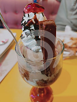 Chocolate caramel flavour ice cream