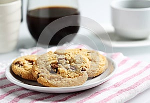 The chocolate chip and macadamia cookies on dish set for coffee break