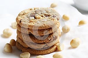 The chocolate chip and macadamia cookies on dish set for coffee break