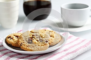 The chocolate chip and macadamia cookies on dish set for coffee break