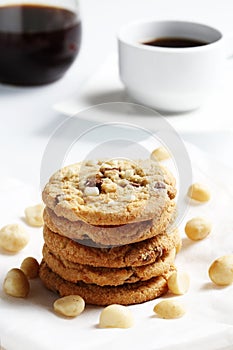 The chocolate chip and macadamia cookies on dish set for coffee break