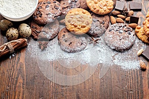 Chocolate chips cookies, peanut cookies.