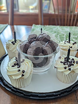 Chocolate and cream cheese cup cakes