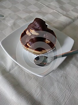 CHOCOLATE DESSERT IN COOKIE RELLENA PROFITEROL