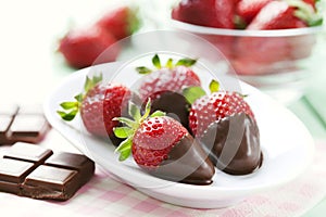 Chocolate dipped strawberries img