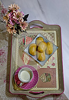 CHOCOLATE-FILLED BREAKFAST SCONES