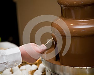 Chocolate fountain dipping