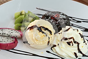 chocolate lava cake set served with ice cream vanila,wiped and m
