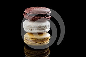 Chocolate macaroons, vanilla and caramel