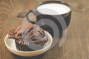 Chocolate muffin and milk/chocolate muffin and milk on a wooden