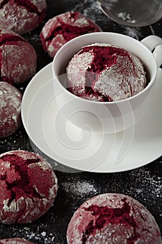 Chocolate 'Red velvet crincles' cookies in powdered sugar