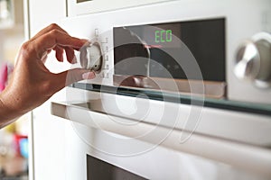 The choice of the eco mode of operation of the electric oven