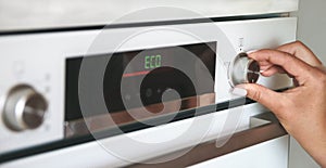 The choice of the eco mode of operation of the electric oven