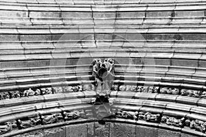 Choir of figures at the entrance of the church