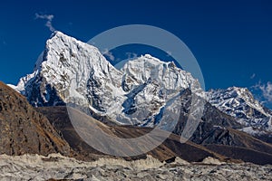 Cholatse mountain view on Nepal trekking EBC hiking route