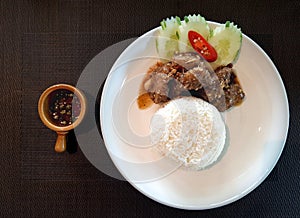 Chopped pork ribs fried with garlic gravy with white rice