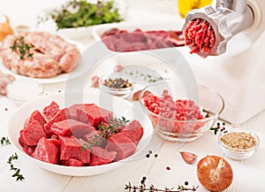 Chopped raw meat. The process of preparing forcemeat by means of a meat grinder.