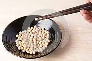 Chopsticks pinched soybeans