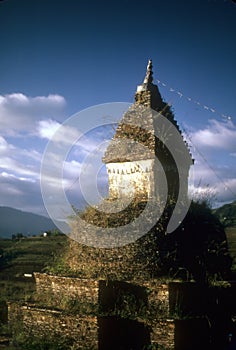 Chorten on Himalayan trail