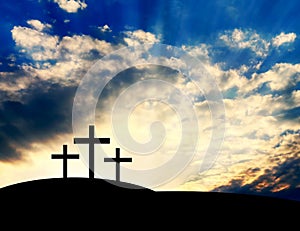 Cristiano cruces sobre el colina 