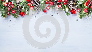 Fondo de navidad nevado abeto conos a las luces. día festivo formato publicitario destinado principalmente a su uso en sitios web o tarjeta 