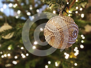 Vánoční koule dekorace na vánoční stromeček během svátků.