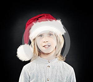  . feliz pequeno chico en un sombrero. estudio retrato 