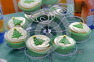 Christmas cup cakes on stand