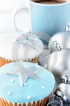 Christmas cupcakes with hot beverage