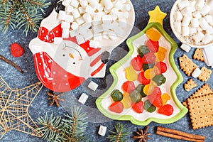 Christmas decoration: marshmallows with cookies