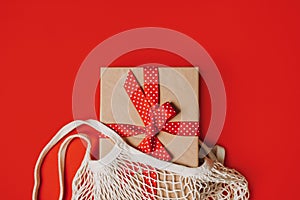 Christmas eco friendly zero waste gift ideas. Xmas modern cotton Mesh Grocery net bag with kraft paper gift box red