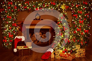 Kozub a vianoce strom darčeky darčeky dekorácie 