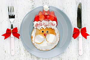 Christmas food art idea for kids - Santa pancakes for breakfast