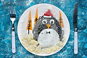 Christmas food art penguin healthy lunch for kids