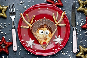 Christmas fun food for kids - reindeer pancake for breakfast