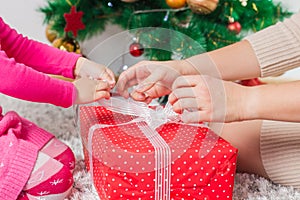 Christmas Happy Family Open Holidays Gift