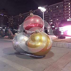 Christmas huge balloons evening on the street