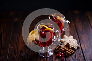 Christmas mulled wine and gingerbread cookies