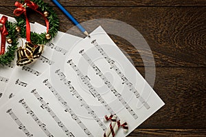 Christmas music note paper with Christmas wreath on wo