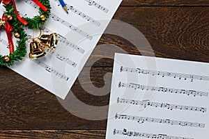 Christmas music note paper with Christmas wreath on wo