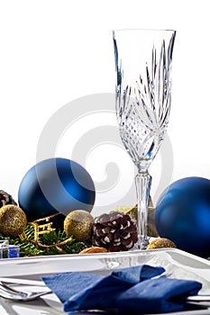 Christmas place setting with christmas decorations